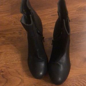 Black sbicca wedged booties!